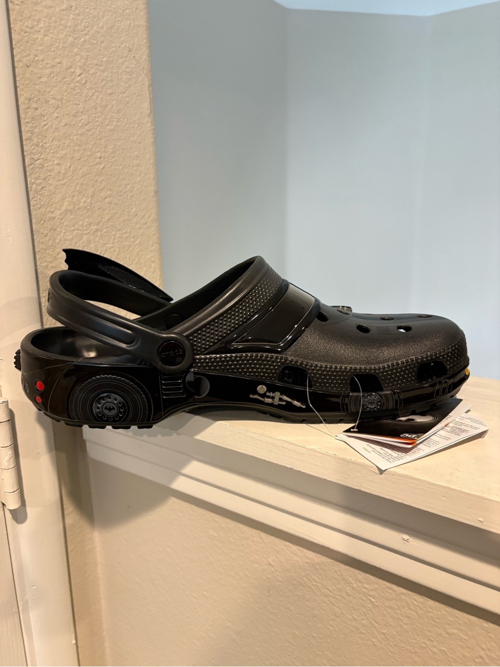 Batman Batmobile Crocs Classic Clog Size 12 Men's New In Original Bag - Picture 3 of 9